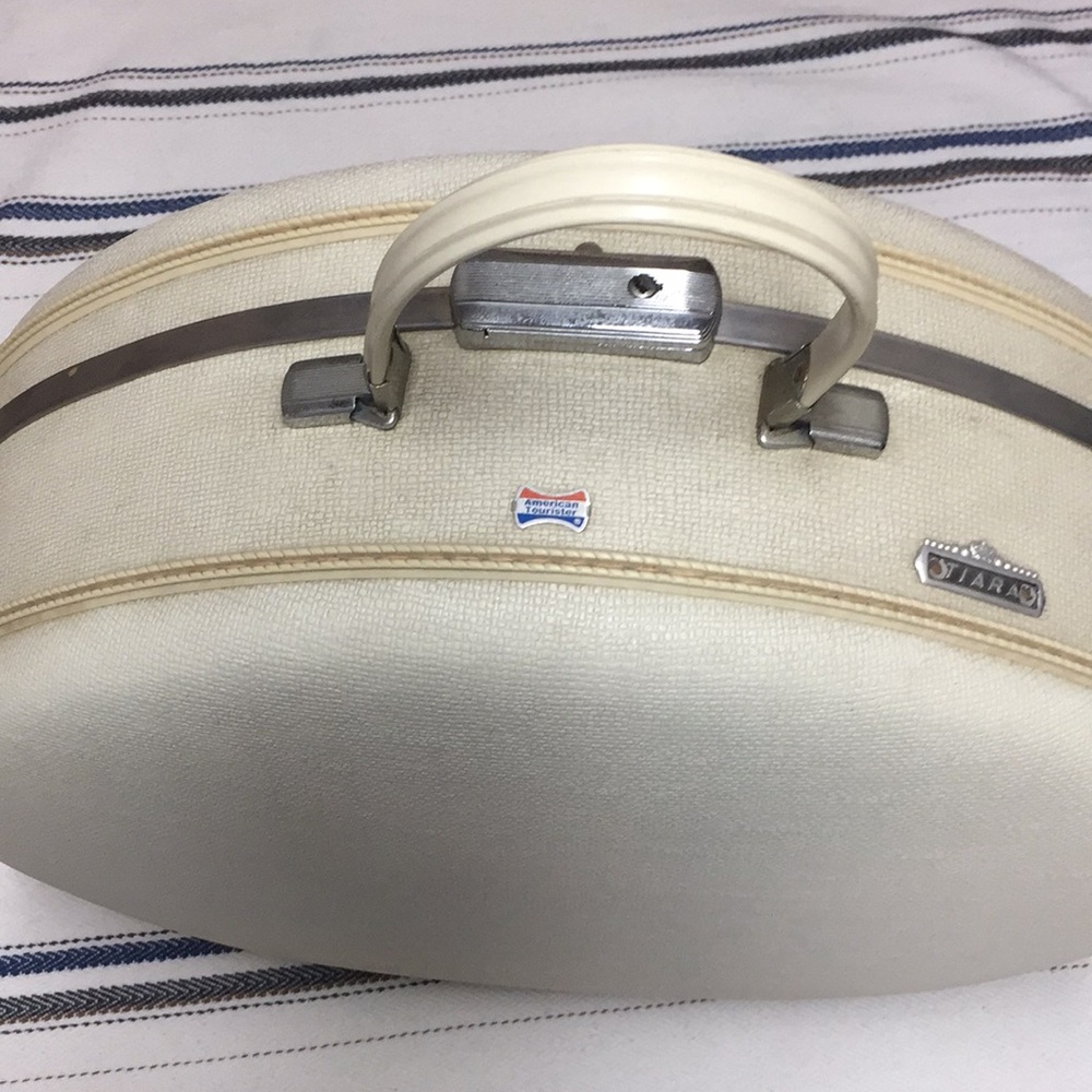 Vintage American Tourister Hat Box Round Luggage